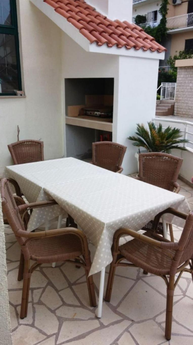 Apartments Maja 100 From The Beach Podgora Exterior photo